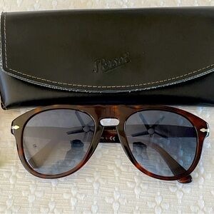 Persol 649 52mm Sunglasses and Case Retail $340 Made in Italy! PRICED TO SELL
